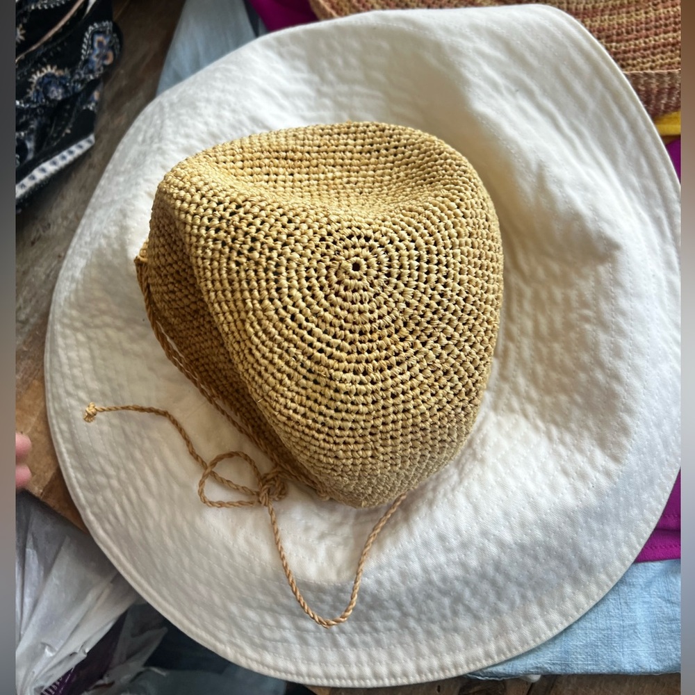 Helen kaminski tahani or Delphina hat almost new